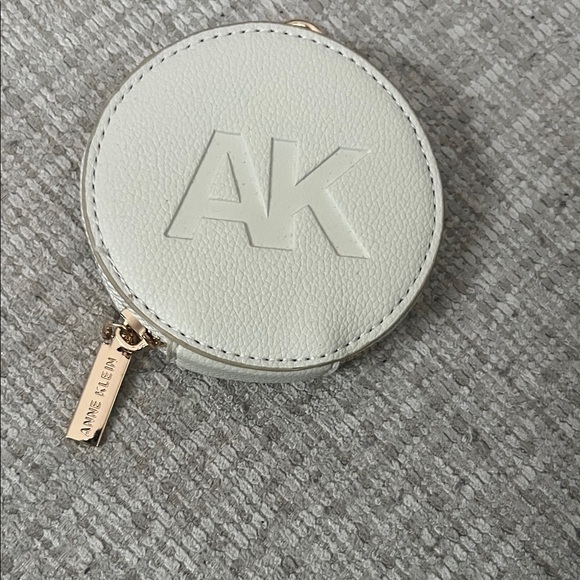 Anne Klein Cream Round Coin Pouch clip - Picture 1 of 3